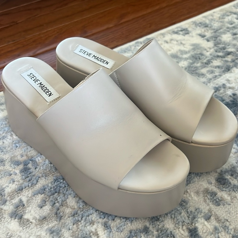 STEVE MADDEN PLATFORM NUDE SANDAL
